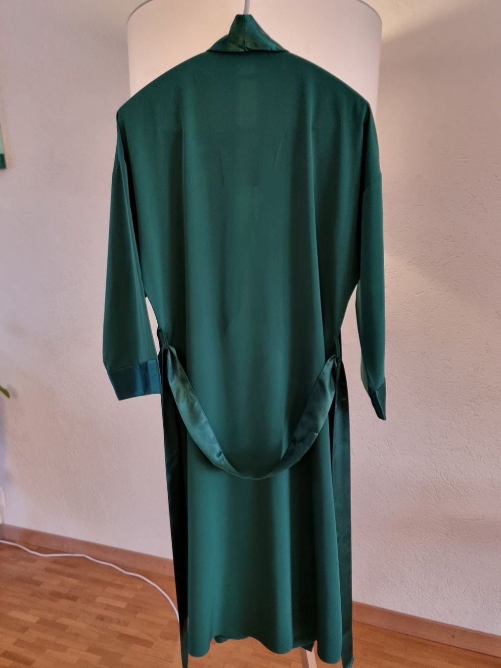 Arte internazionale: Robe de chambre Marks&Spencer verte – Usato da Veyrier venduto da Leilazizou 1