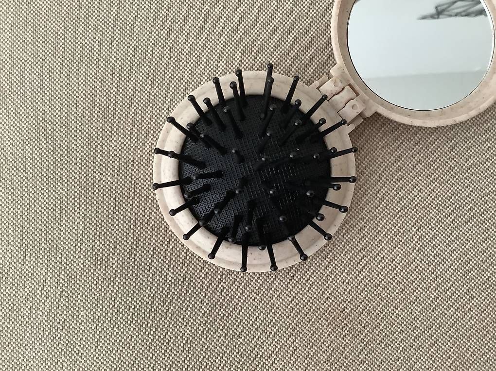 Altro per la cura dei capelli: Little hair brush with mirror – Nuovo e nell'imballaggio originale da Zürich venduto da eli_685m 1