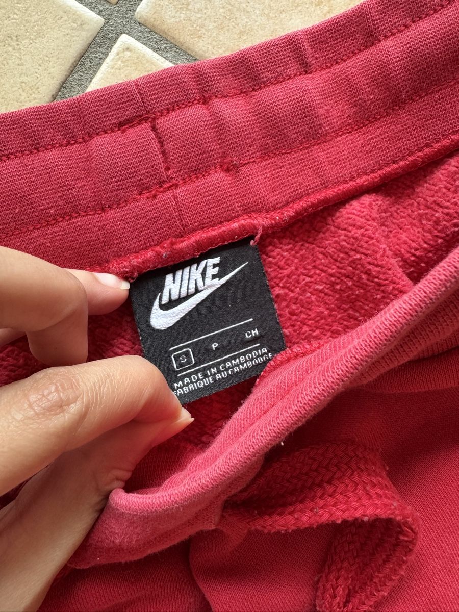 Nike Pantaloni: jogging nike rouge  – Usato da Lonay venduto da nei_79jc 2