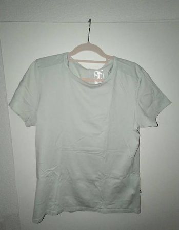 On T run on clouds t-shirt