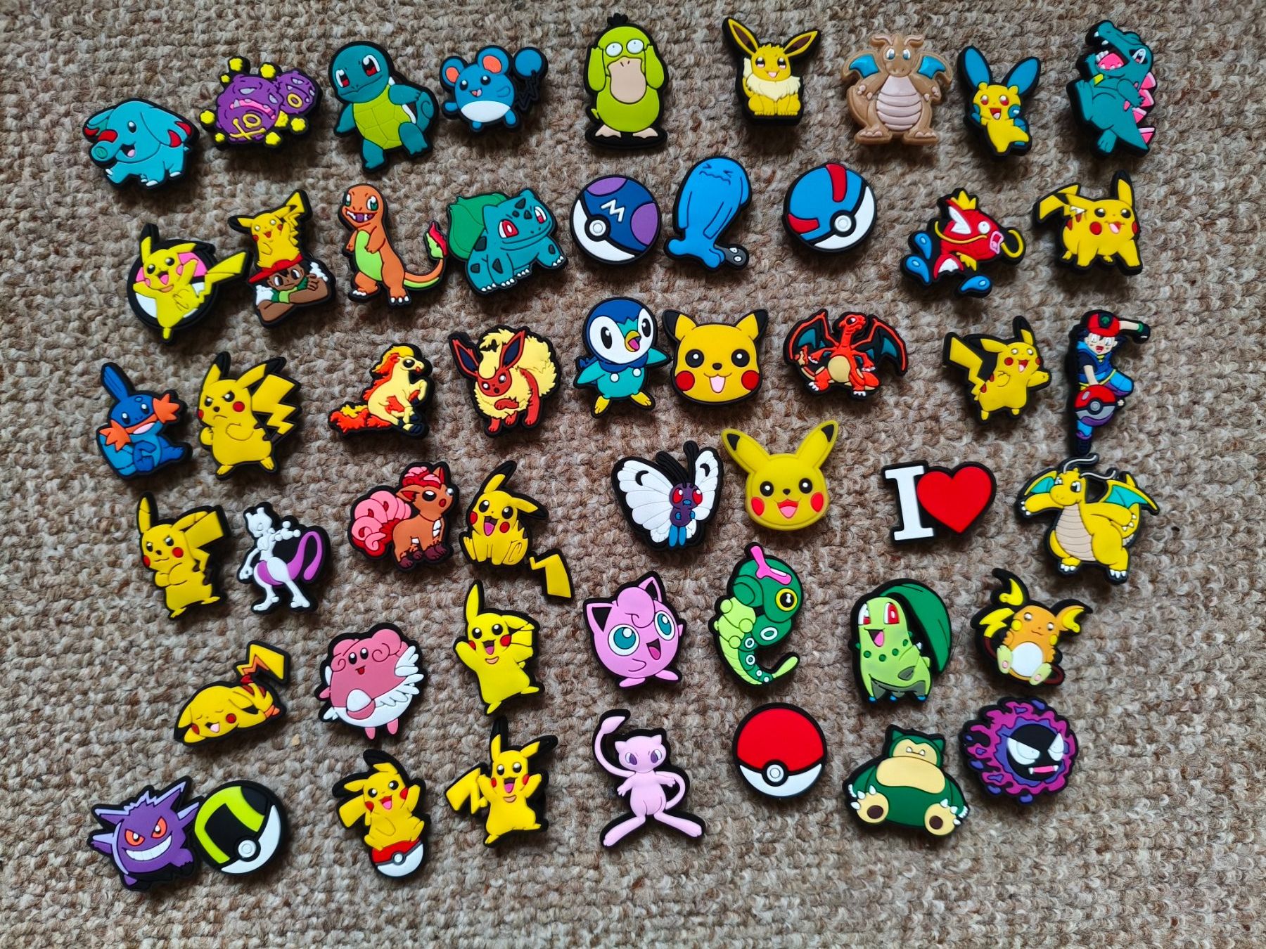 Crocs Chaussures hommes: Clogc clogs Crocs clocs Anstecker Pokémon, Pikachu – Neuf avec emballage d'origine à Vogelsang AG par miinlade