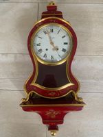 Antike Wanduhr Zenith rot mit Goldverzierung