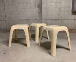 1 (von 3) beistelltische . hocker . castiglioni . valenti