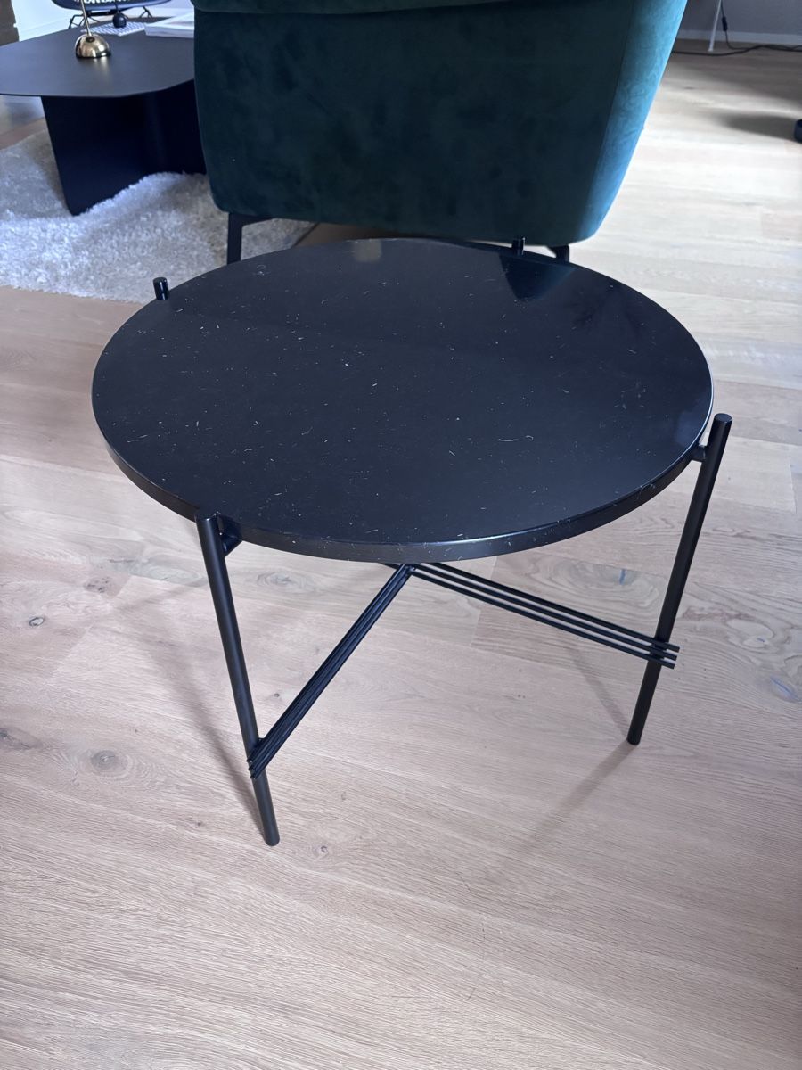 Gubi Tavoli: Design Couchtisch von GUBI – Usato da Bern venduto da AnniSa82 2