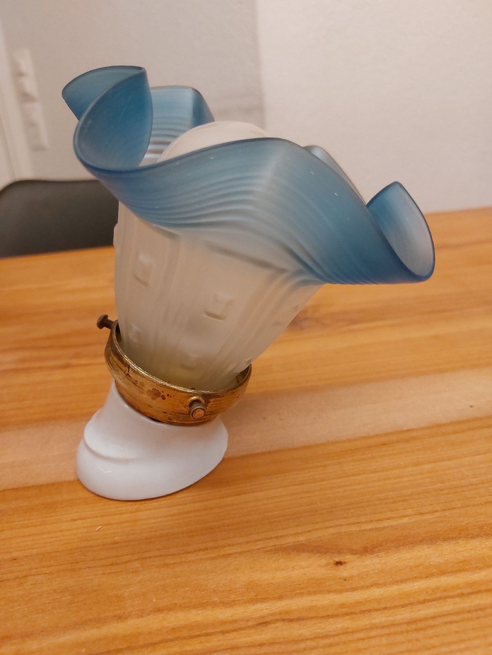 Lampen: Wandlampe mit blauem Glasschirm – Gebraucht aus Ganterschwil von HeidiuPeter 2