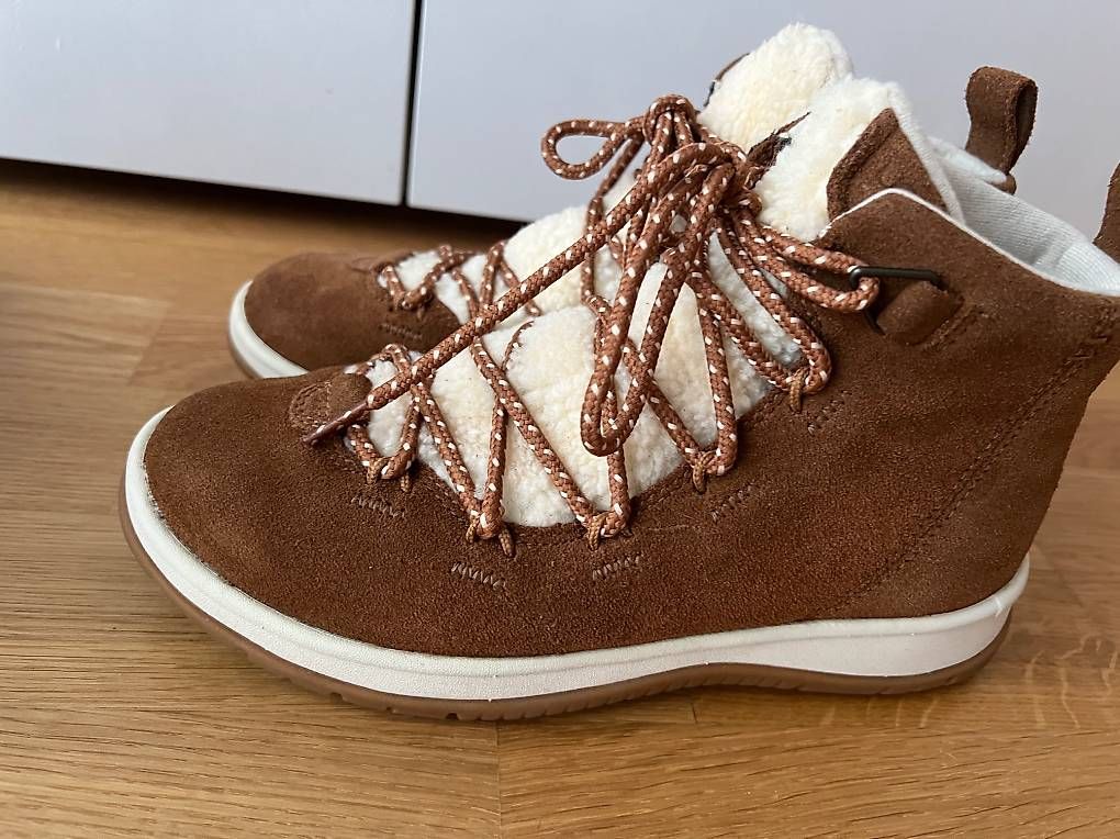Ugg Scarpe da donna: UGG Lakesider Heritage Mid Stiefelette Aus Wildleder – Nuovo (secondo la descrizione) da Ehrendingen venduto da Nr.7 1