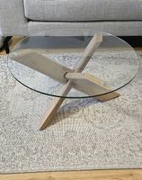 Couchtisch mit Glasplatte