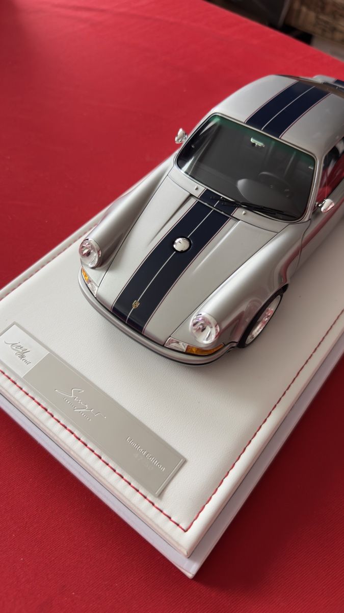 Porsche Modellini d'auto: IVY Porsche Singer 1:18 silber/blau – Nuovo (secondo la descrizione) da Möhlin venduto da MRCLCollection 1