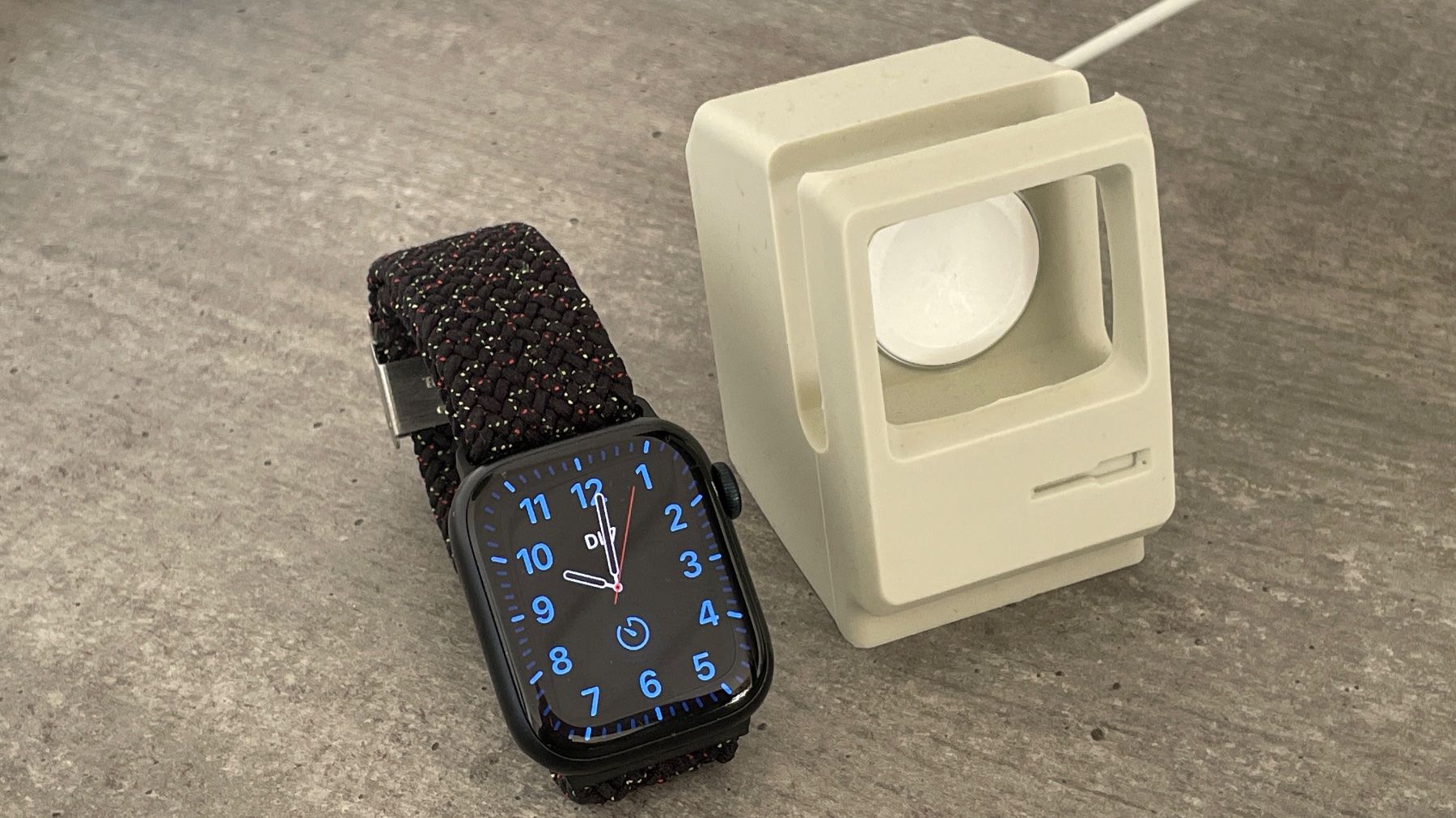 Docking station: Apple Watch Ladestation "Macintosh" – Nuovo e nell'imballaggio originale da Heiden venduto da 5element 1