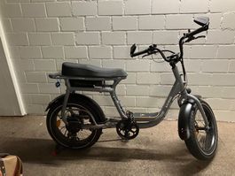 Electric Bike Ride This Summer! Like New Condition! 49