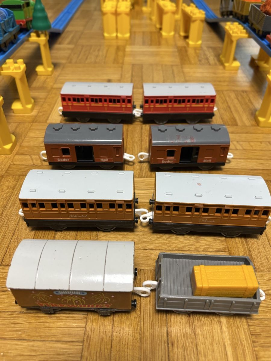 Spielzeuge: Thomas & Friends Züge und Waggons  – Gebraucht aus Zollikerberg von Jvac2 4