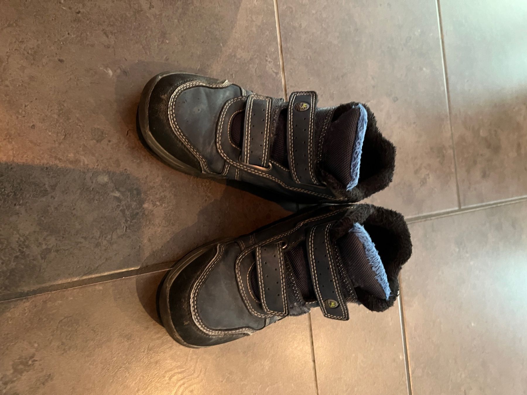 Scarpe per ragazzi: gefütterte Turnschuhe Gr. 34 – Usato da Gattikon venduto da Sunshine4. 1