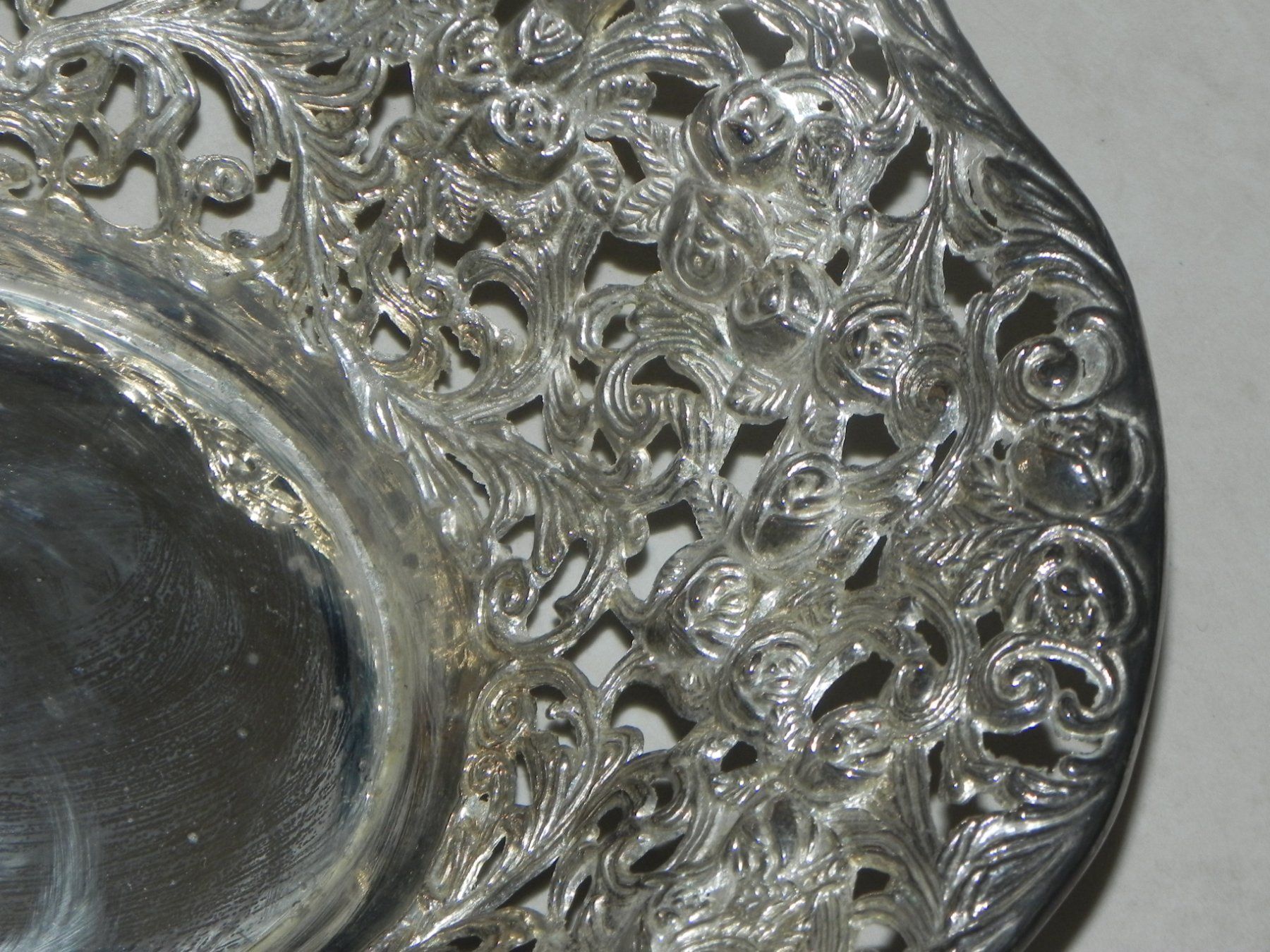Schalen: Vintage grösse versilberte Schale Rosendesign - durchbrochen – Gebraucht aus Minusio von Lory64 2