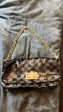 Elegante Pailletten Handtasche mit Goldkette, neuwertig