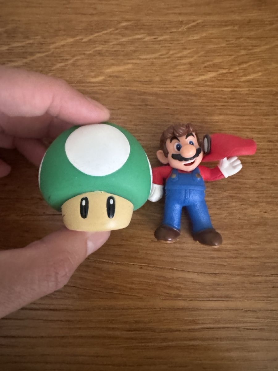 Nintendo Statuette: Super Mario Pilz Figur und Mario Figur – Usato da Winterthur venduto da LegioXIII93