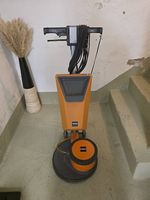 Professionelle TASKI 42 SE mit viel Zubehör