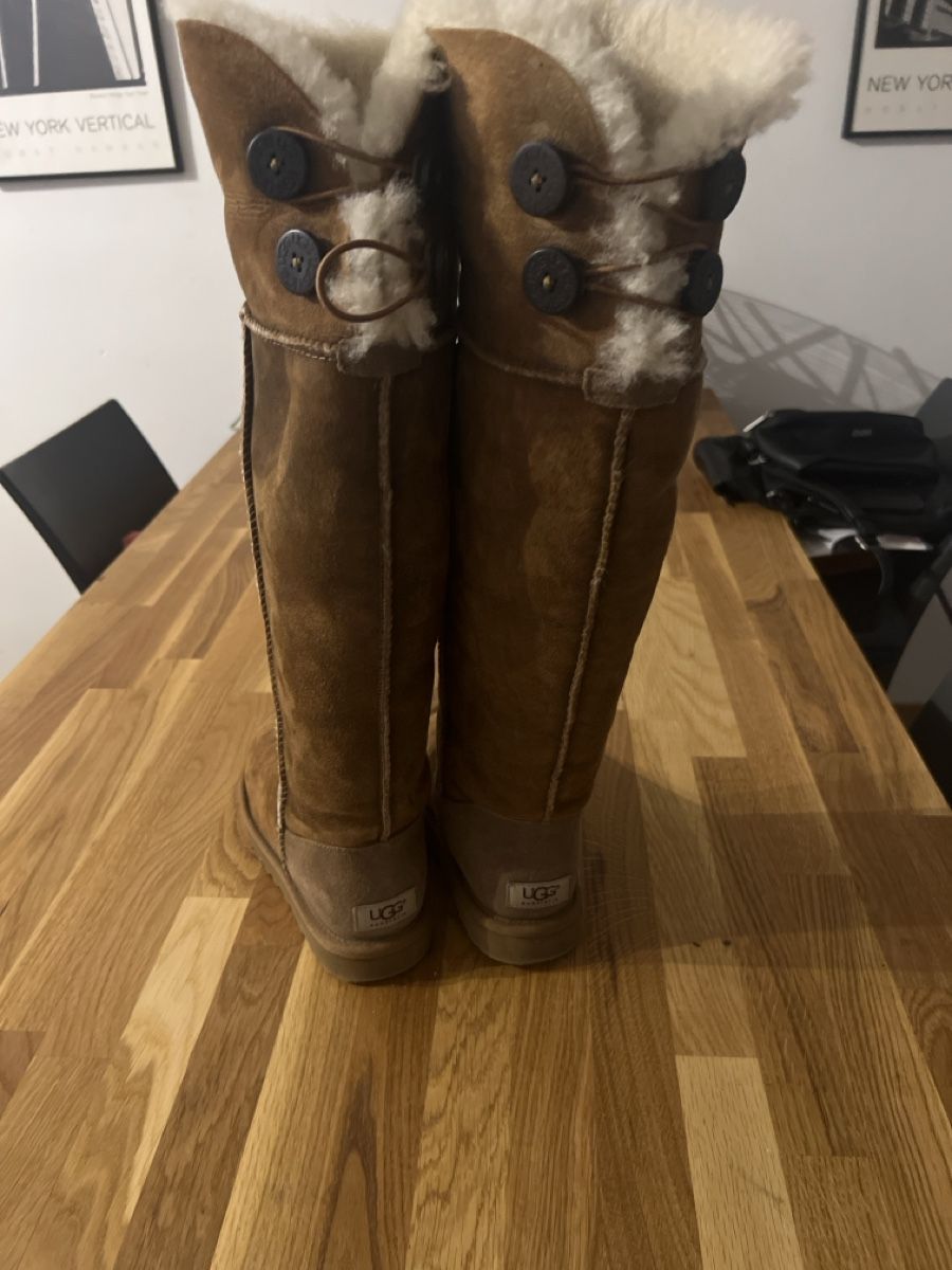 Ugg Scarpe da donna: JOLIE BOTTE UGG – Nuovo (secondo la descrizione) da Brügg BE venduto da traindenuit 1