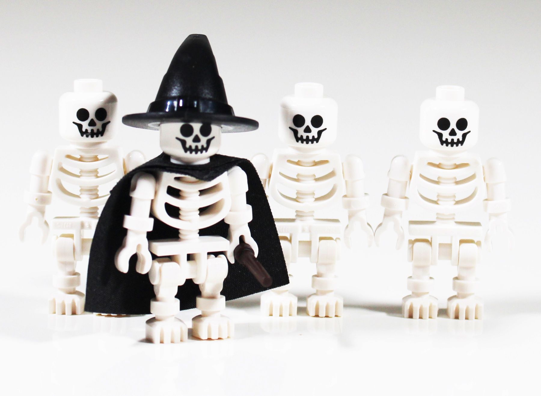 Lego Statuette: LEGO 4x SKELETT / SKELETON – Usato da Brüttisellen venduto da Collector-Corner