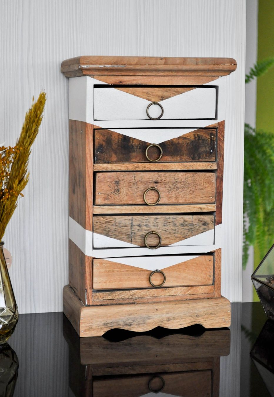 Tavoli da trucco: Joli meuble design de rangement, petite commode moderne – Usato da La Tour-de-Treme venduto da Noura-Noam 5