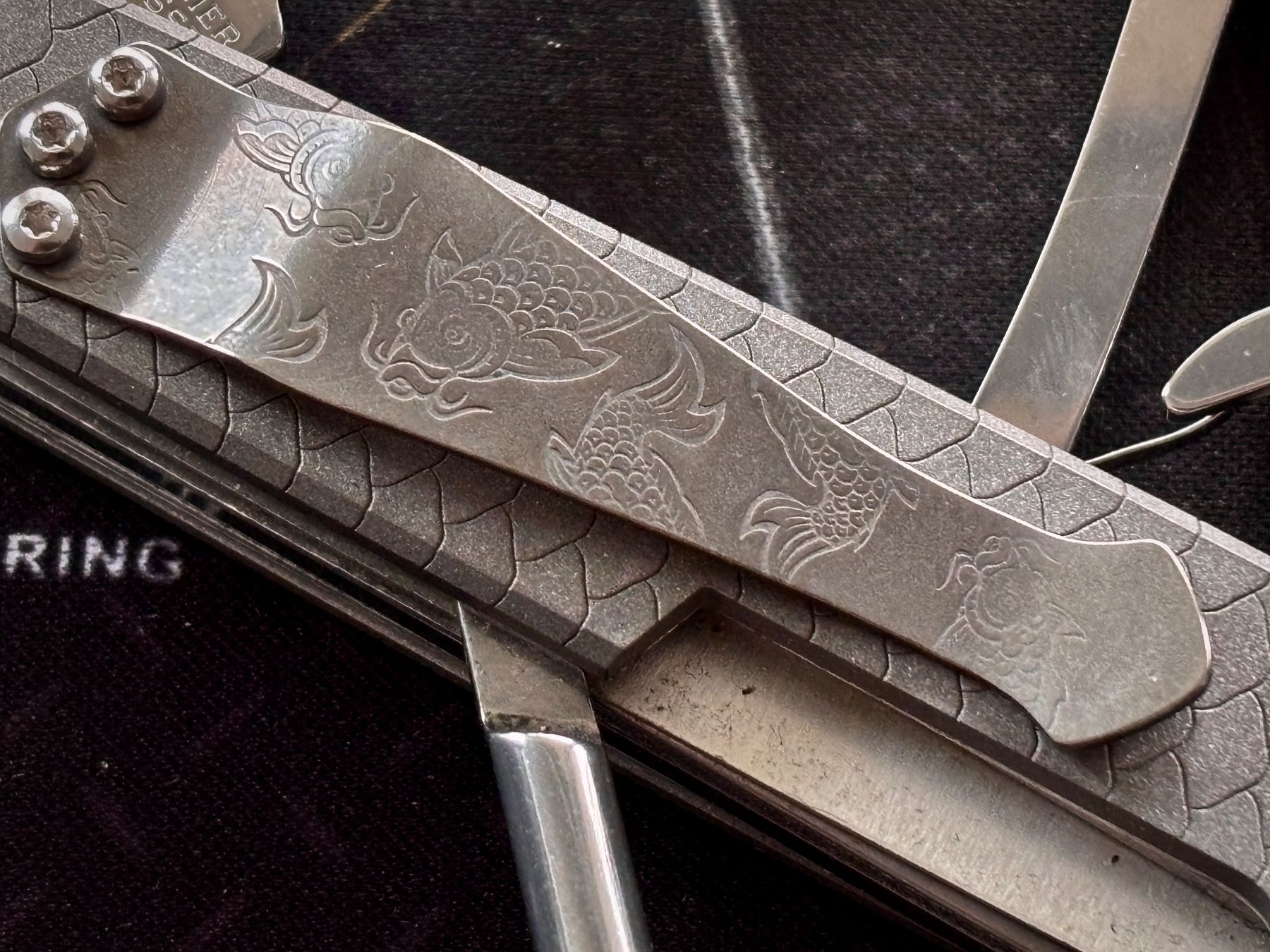 Victorinox Taschenmesser: Victorinox Compact-Mod., DC-Titanscales Koi mit Clip – Neu (gemäss Beschreibung) aus Frauenkappelen von Doc_Snyder 2