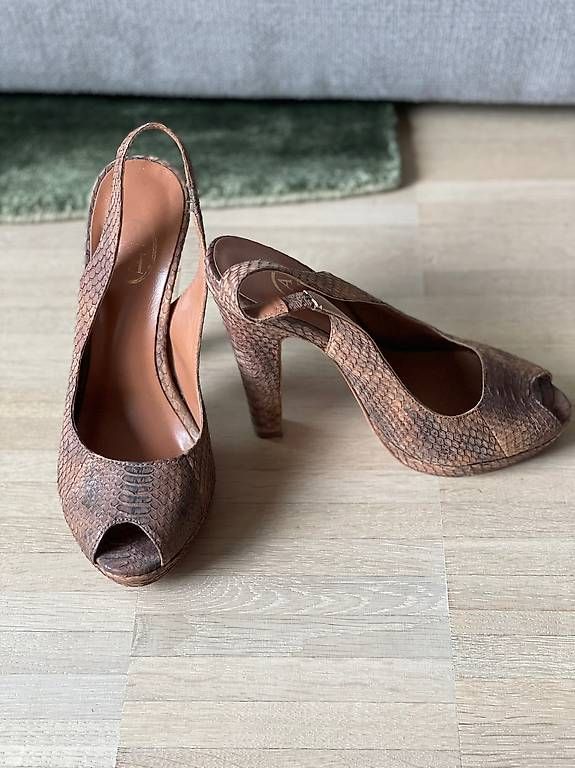 Ash Scarpe da donna: Leder Pumps von Ash – Nuovo (secondo la descrizione) da Unterägeri venduto da RicKat 1