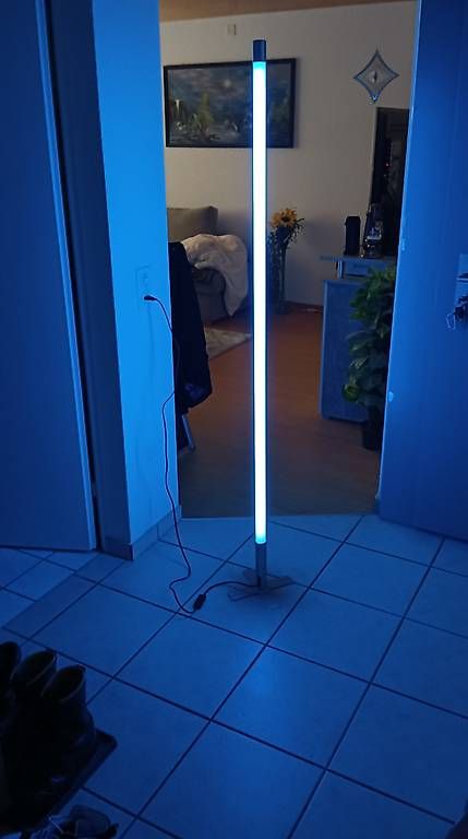 Lampade: Stehleuchte Neon Blau – Nuovo (secondo la descrizione) da Oberburg venduto da Blood-Black-Devil