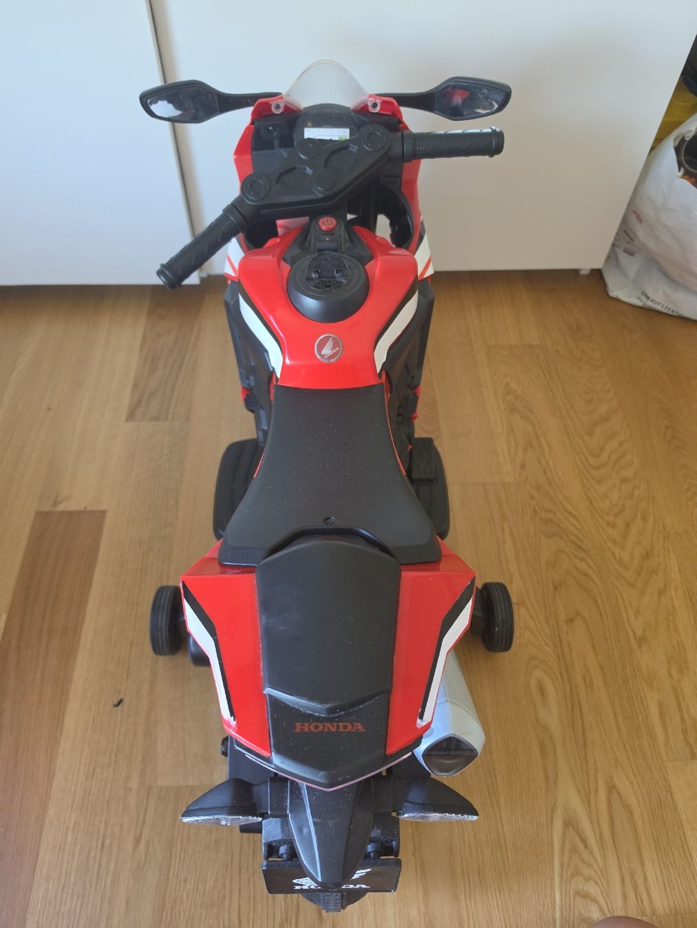 Véhicules pour enfants: Kinder Motorrad elektrisch – D'occasion à Winterthur par Ninceic33 3