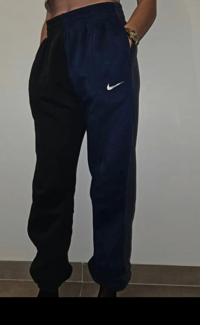 Nike Hosen: Pantalon de survêtement Nike – Gebraucht aus Mont-sur-Lausanne von Didinho