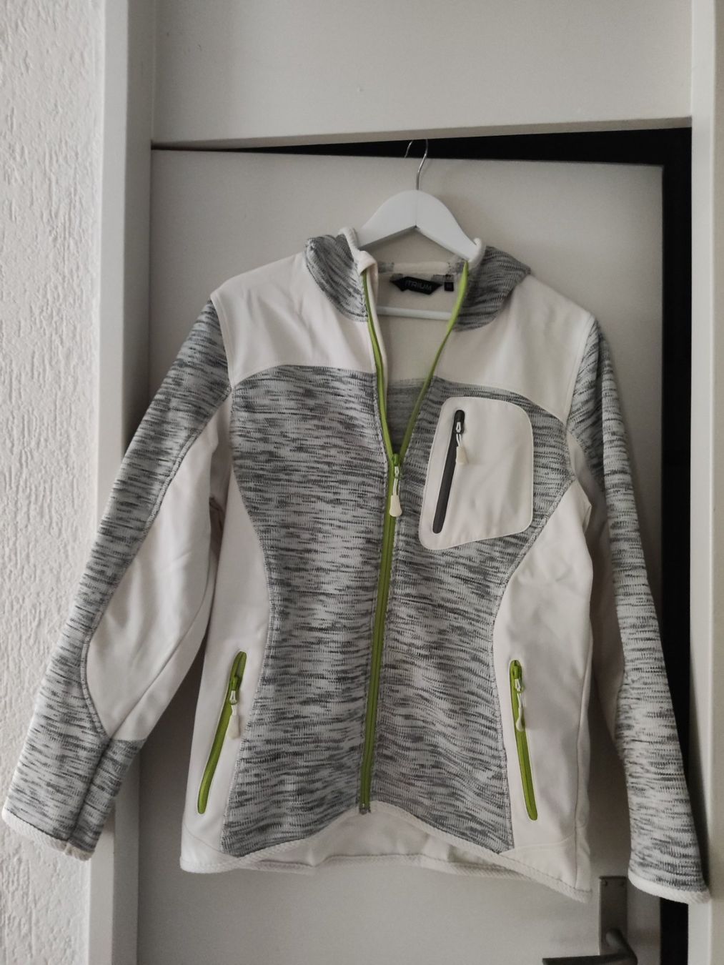 Giacche: Pullover Jacke Atrium Neuwertig 40 – Nuovo (secondo la descrizione) da Münchenbuchsee venduto da Cori1968