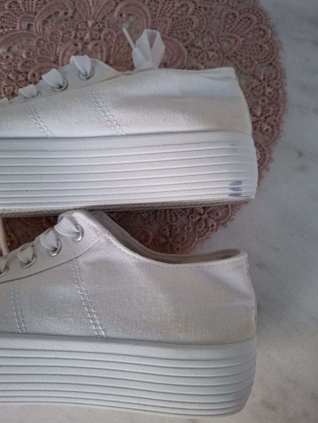 Scarpe da donna: Weisse Sneaker mit Plateau, Gr. 37 – Usato da Zuchwil venduto da bvj_5t82 3