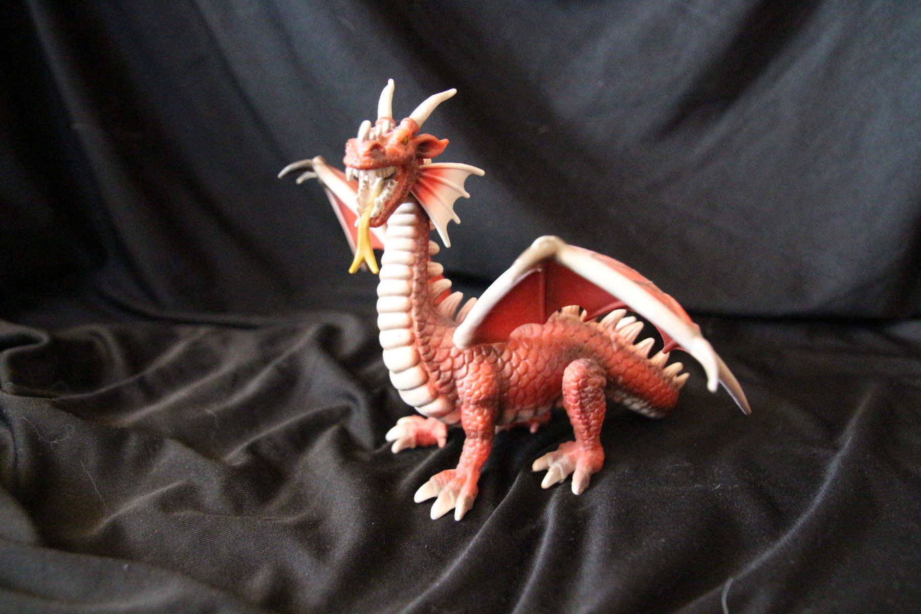 Schleich Statuette: Schleich Drache rot Sonderedition – Nuovo (secondo la descrizione) da Eschlikon TG venduto da Spitzmuus