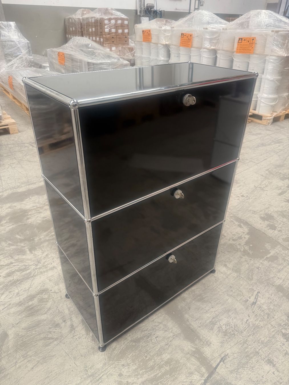 USM Scaffali: USM Haller Sideboard 1x3 Graphitschwarz 1x3 Q2 – Usato da Balsthal venduto da Designhaus.Schmitt