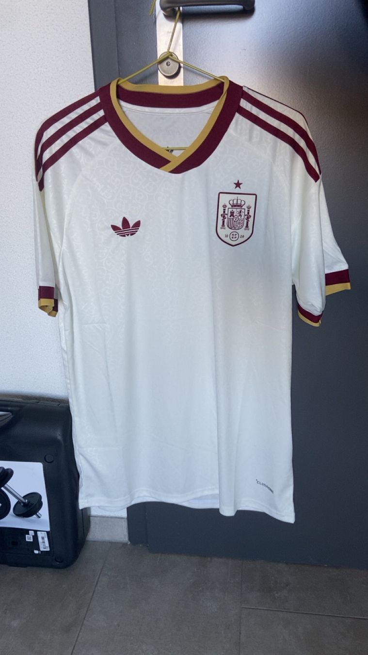 Adidas Canottiere & Pantaloni: Maillot national team spain – Usato da Ste-Croix venduto da Iligo