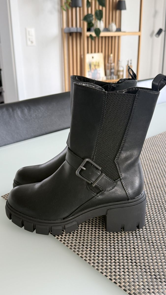 Dosenbach Damenschuhe: Boots schwarz Gr. 36 – Neu (gemäss Beschreibung) aus Ins von Jniggi