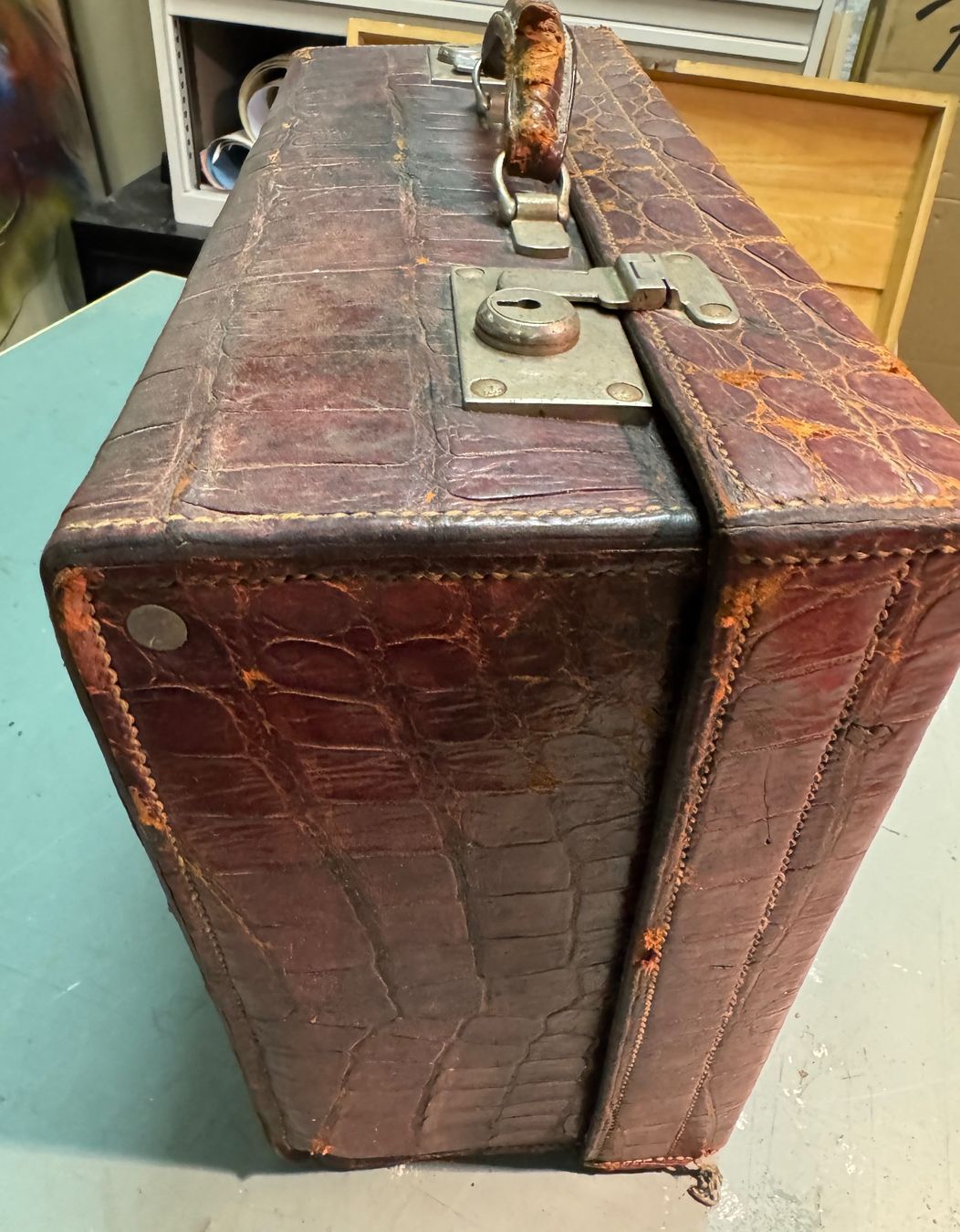 Reisekoffer: Valise en véritable cuir de crocodile ancien – Gebraucht aus Biel/Bienne von Philemon02 3
