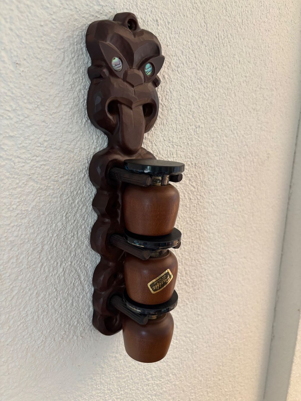 Toutes les décorations: Holz-Skulptur mit Bechern aus Neuseeland – D'occasion à Würenlos par Ashley24