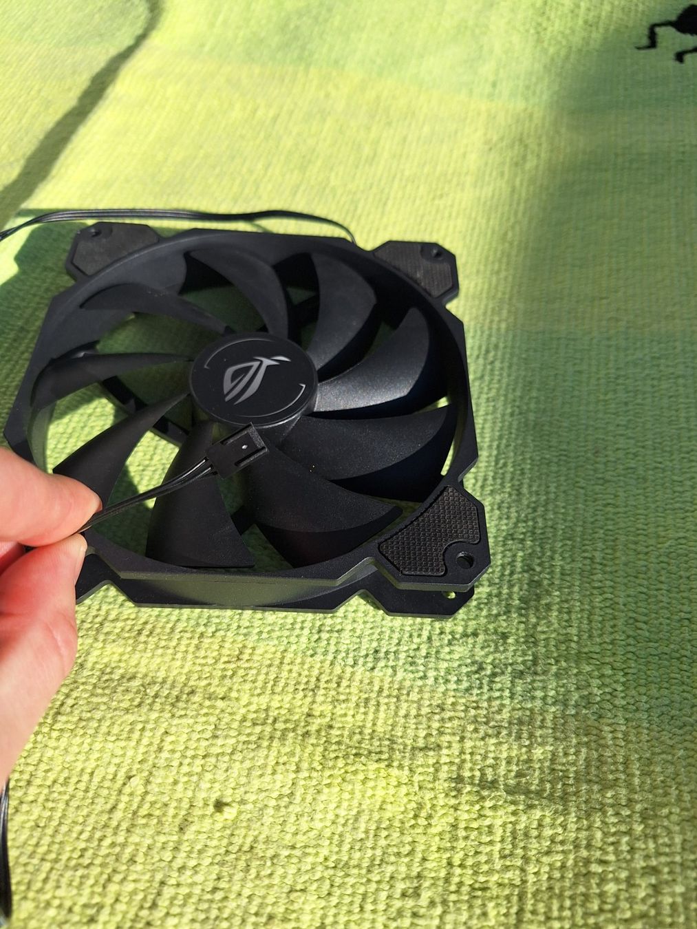 Asus Componenti elettronici: Asus ROG Front Fan – Nuovo (secondo la descrizione) da Ipsach venduto da nik_6hkj 1