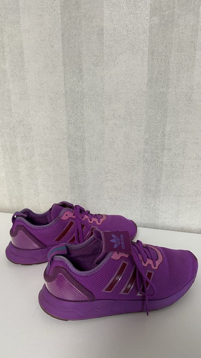 Sticker: Sneakers Adidas – Usato da Viganello venduto da macrilove 2
