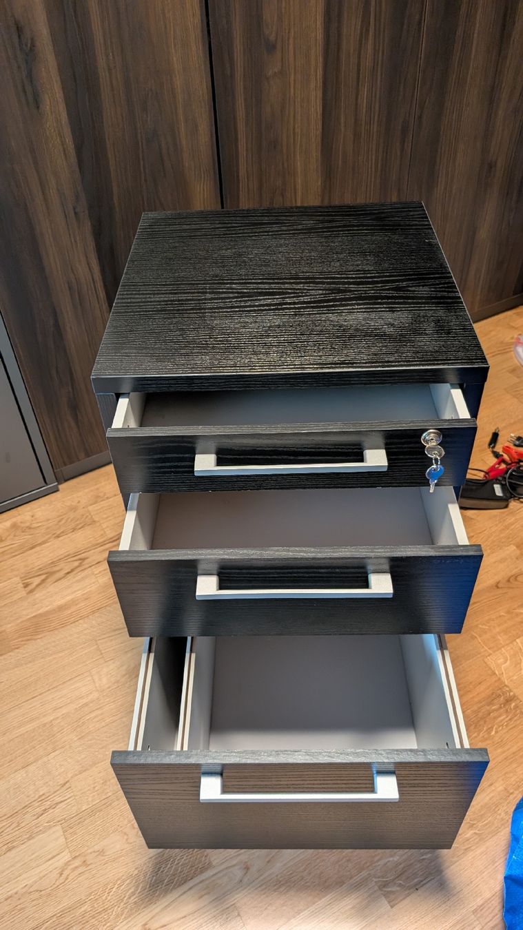 Eléments de bureau: Rollkorpus Schwarz – D'occasion à Nussbaumen AG par pasc54321al 2