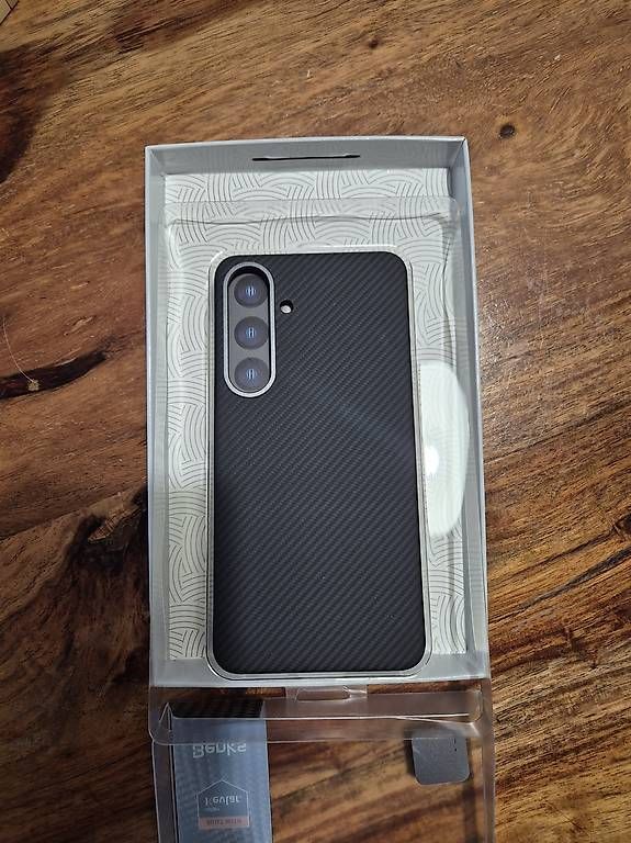 Cover & Protezioni schermo: Coque samsung s24 carbone neuve – Usato da lausanne venduto da nicolausanne 1