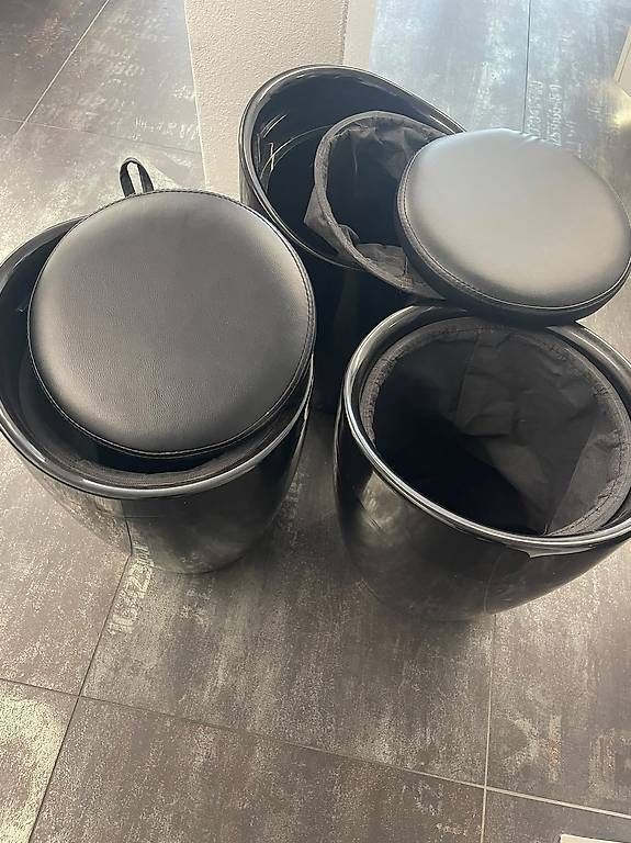 Tabourets: Schwarze Höcker – D'occasion à Eschenz par Maze03