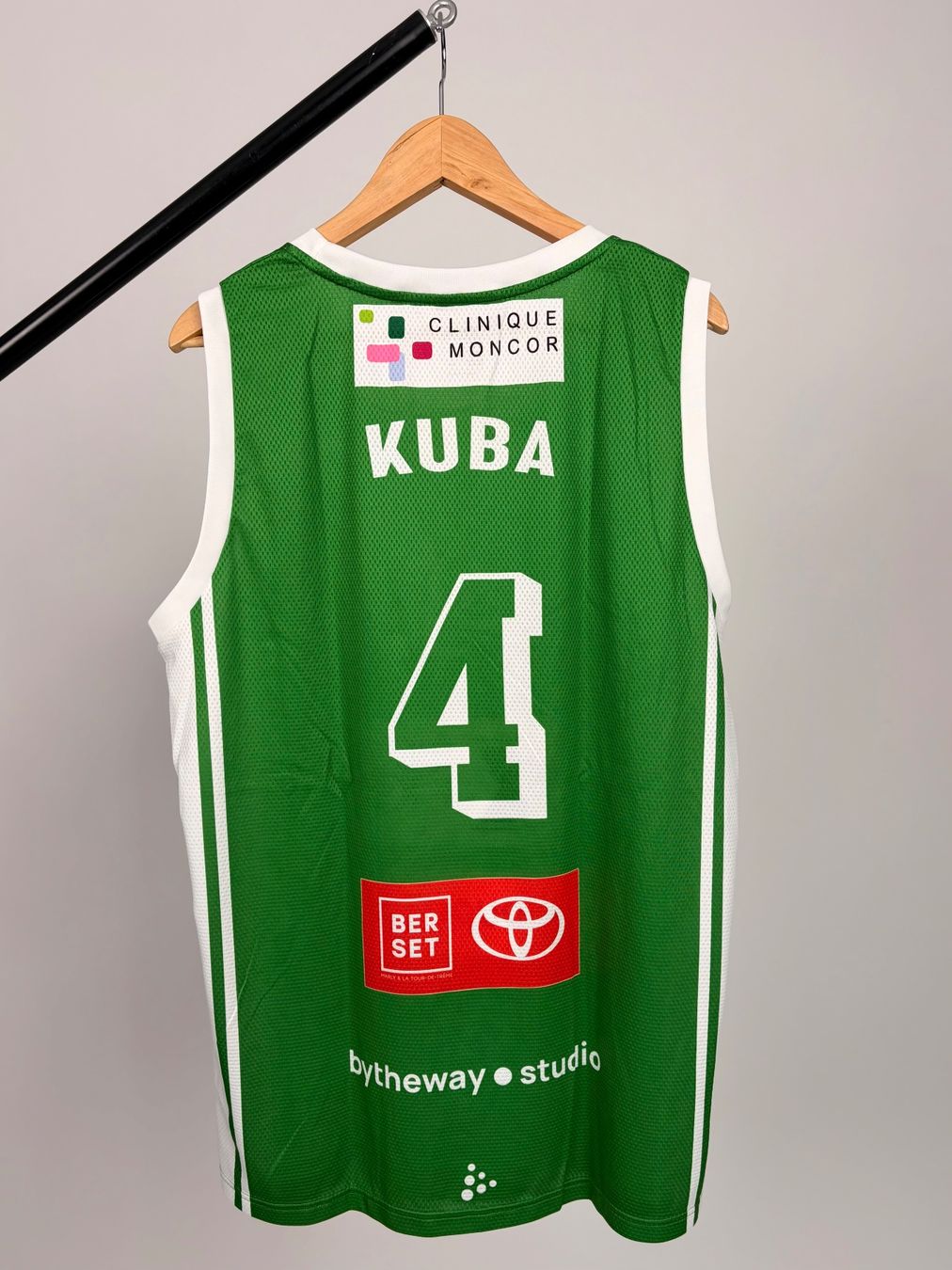 Canottiere & Pantaloni: Nelson Kuba #4 - Maillot et short – Usato da Fribourg venduto da FribourgOlympicB 1