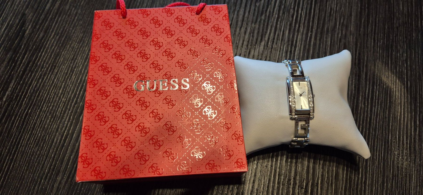 Guess Montres: Montre Guess – D'occasion à Troistorrents par ell_6fws