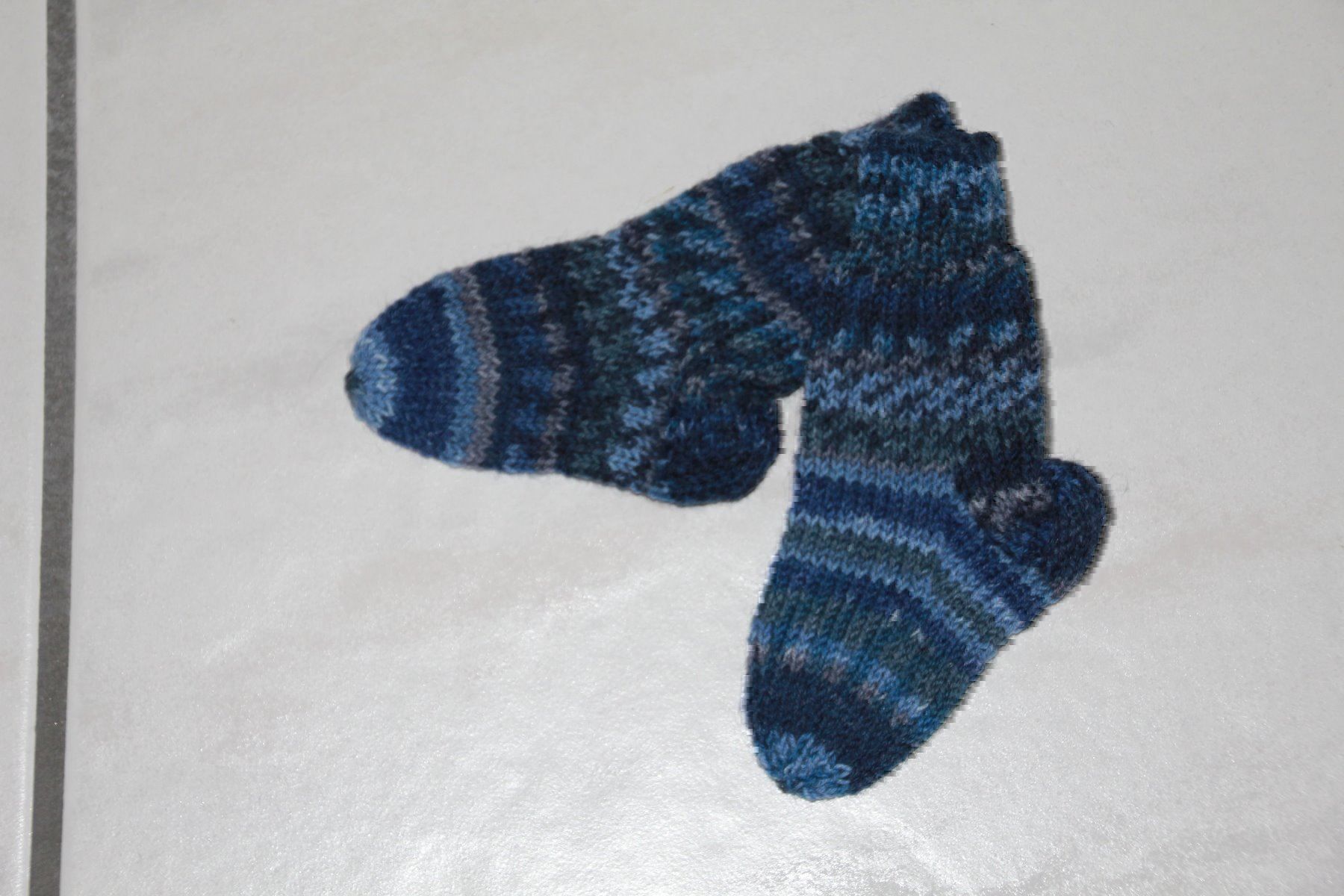 Calze per bambini: Handgestrickte Kindersocken Grösse 18 – Nuovo e nell'imballaggio originale da Wallenwil venduto da Sahron