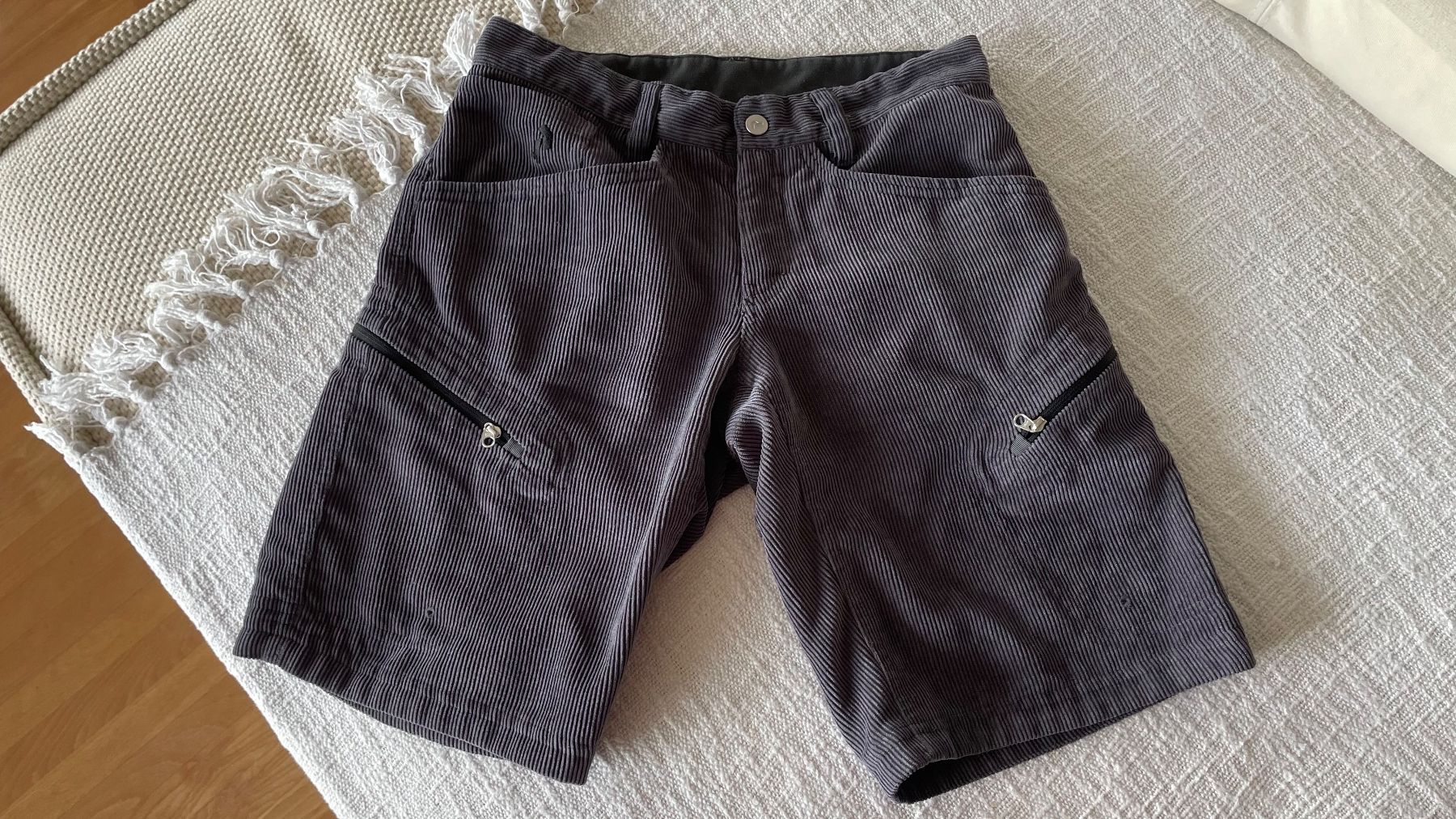 Peak Performance Hosen: PEAK PERFORMANCE Shorts – Gebraucht aus St-Blaise von sus_6wgz