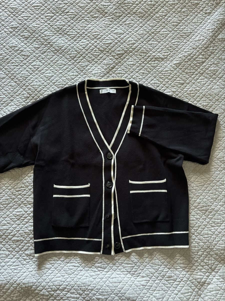 Mango Gilets: Cardigan Mango noir & blanc – D'occasion à Lausanne par shabnam.t