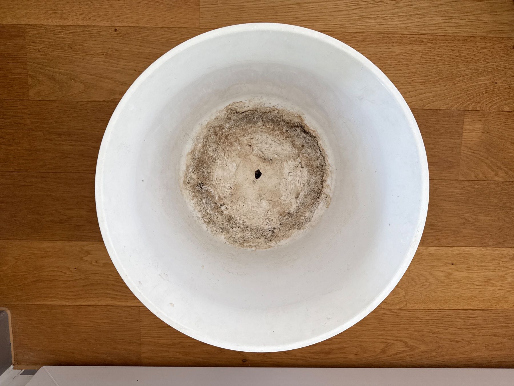 Blumentöpfe: Weisser Blumentopf, Durchmesser ca. 36 cm – Gebraucht aus Hägendorf von ama_71 1