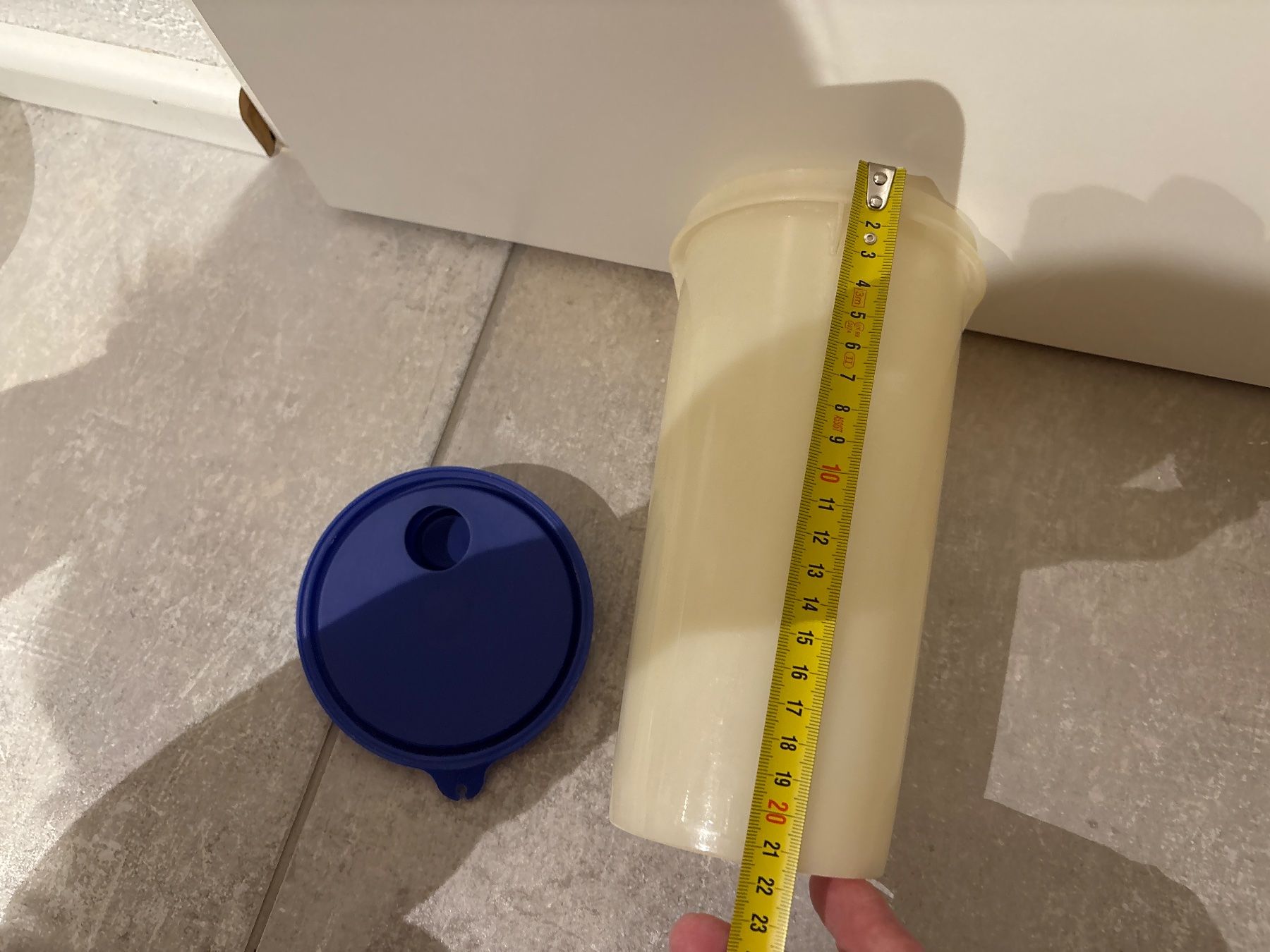 Tupperware Contenitori & Simili: Tupperware Getränkebecher mit Deckel – Usato da Bülach venduto da Jackybabue 3