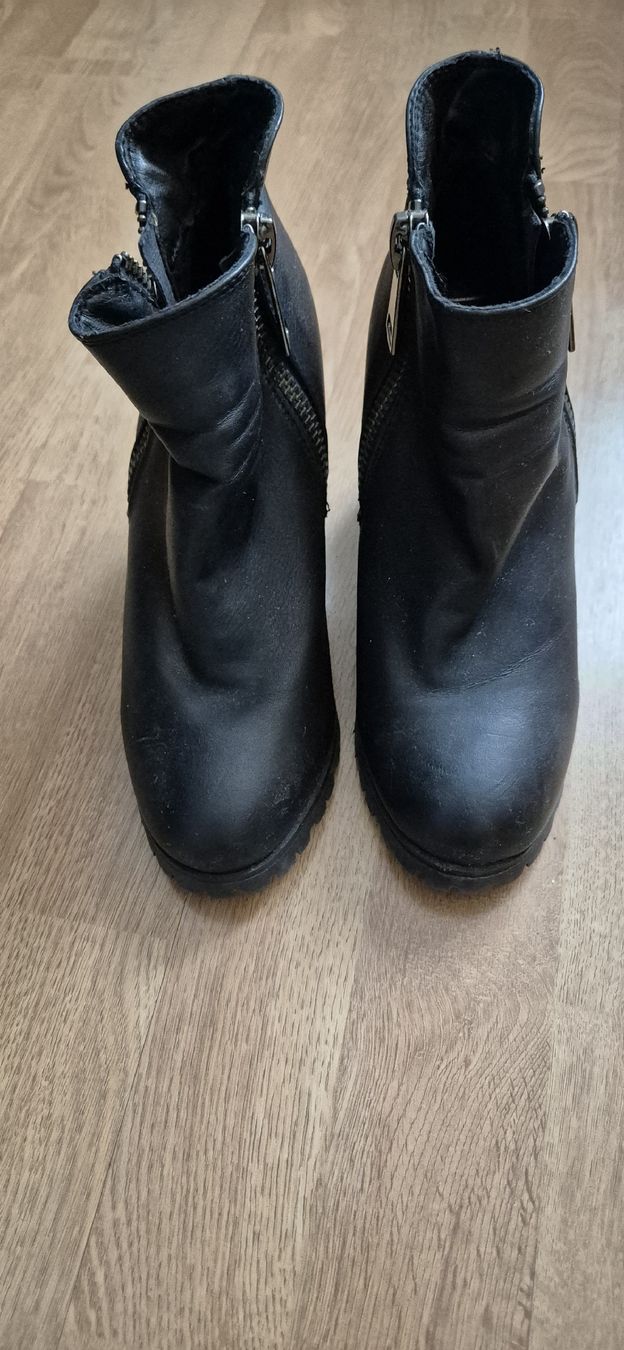 Damenschuhe: Stiefeletten – Gebraucht aus Rapperswil SG von kra_krk7 1
