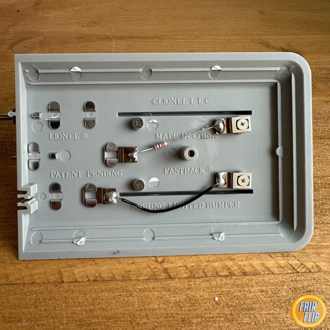 Lionel Modellini di ferrovie: 2 x Lionel Fastrack Sprung Lighted Bumper – Nuovo (secondo la descrizione) da Luzern venduto da fairflip 2